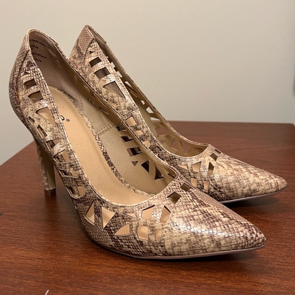 Diba Cutout Heels - Size 8.5 - Picture 3 of 6